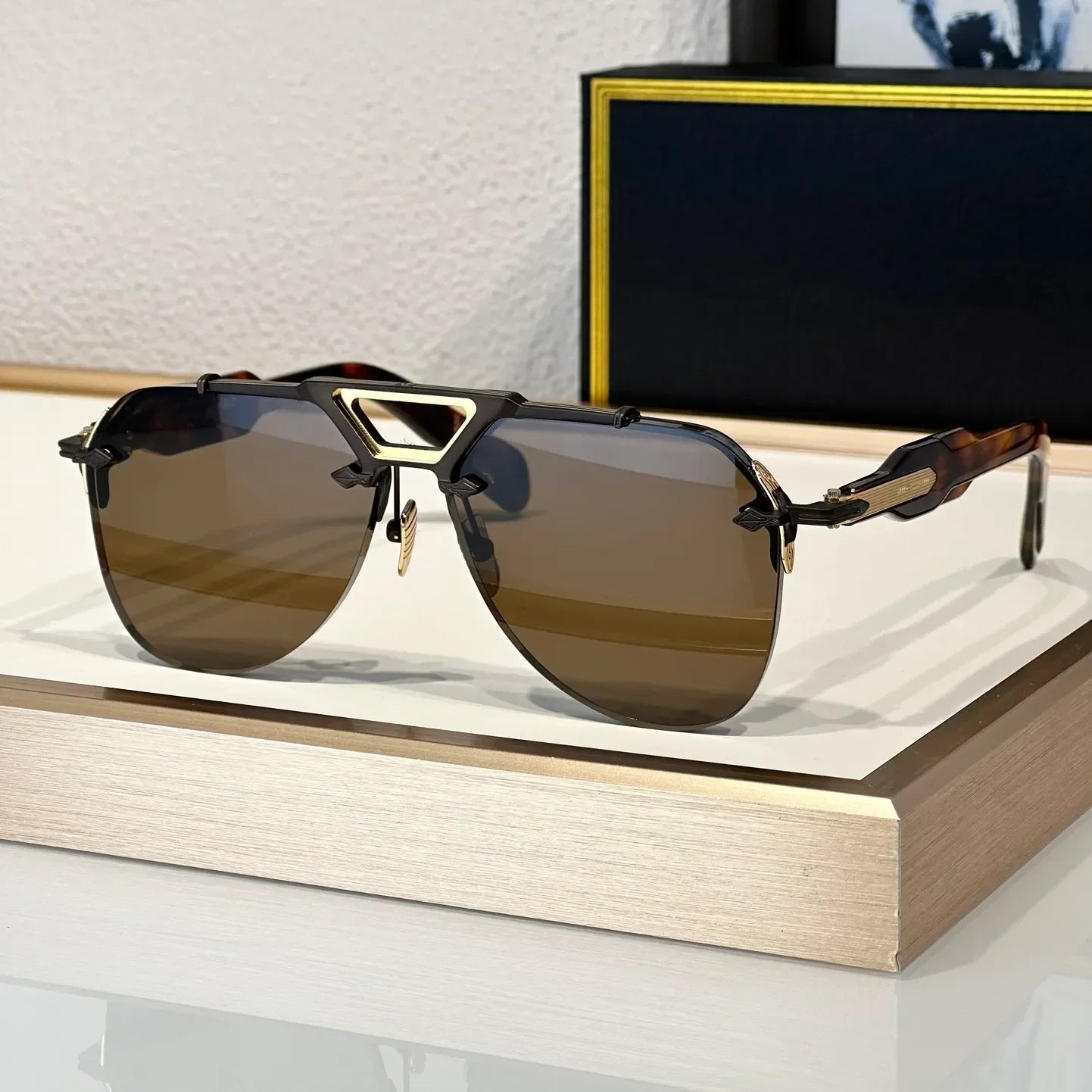 Fashion Sunglasses For Women and Men SIVEBRAND Style Anti-Ultraviolet Retro Plate Full Frame Special design Glasses Random Box