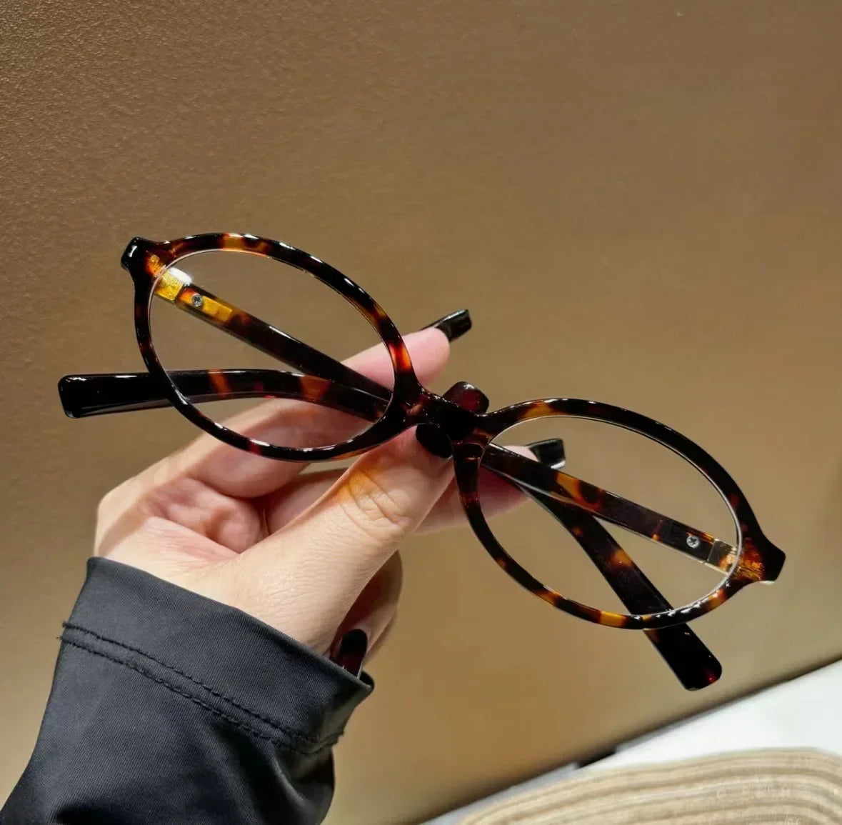 New Frame Oval Shape Sunglasses Classic Men's Vintage Sun Glasses Women Outdoor Leisure Eyewear UV400 Glasses Shades