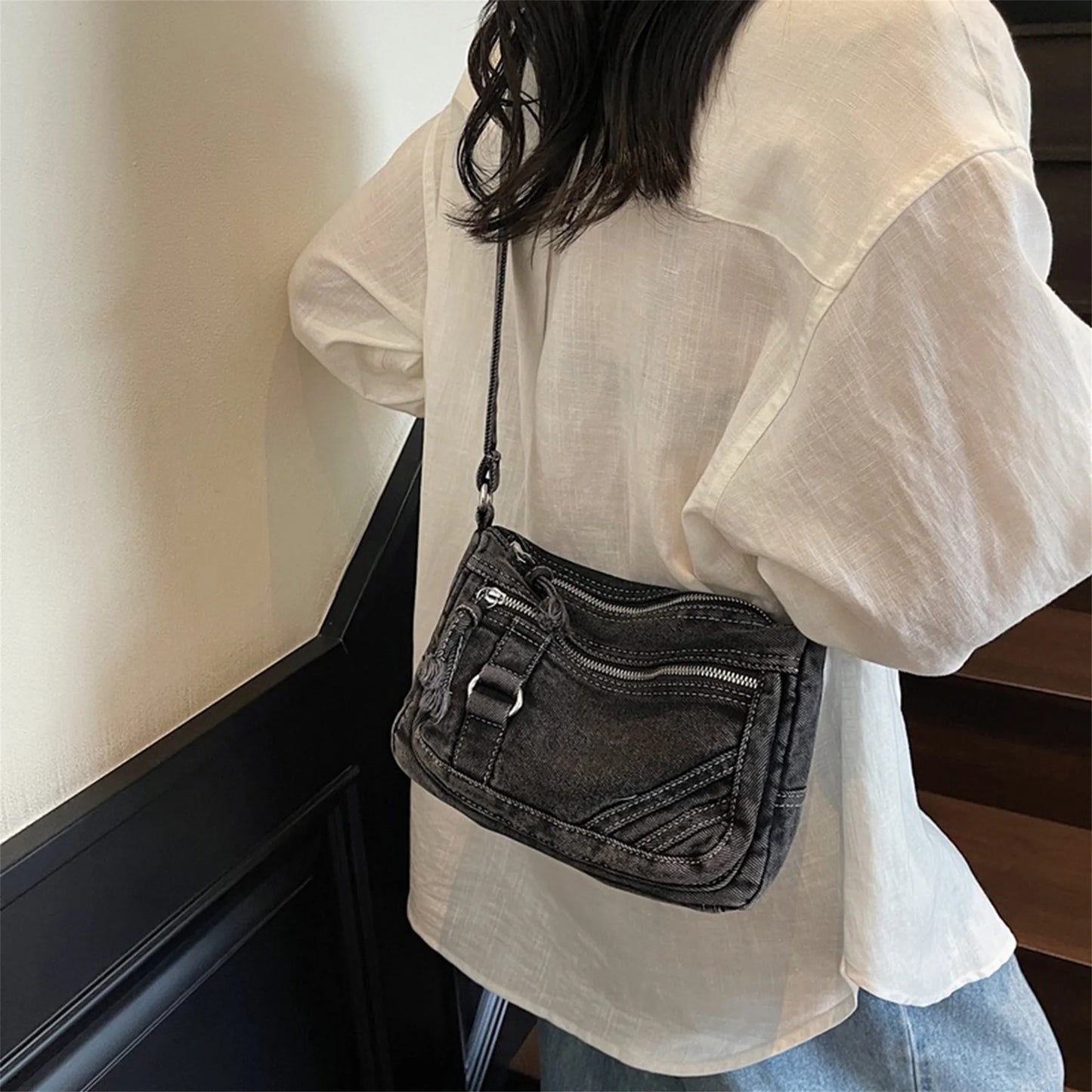 Fashionable Women s Denim Shoulder Bag with Adjustable Strap and Spacious Interior for Everyday Use