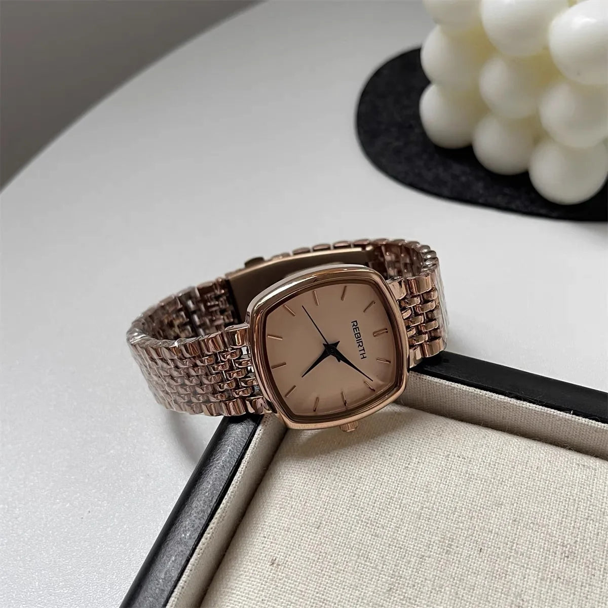 Elegant and Simple Business Quartz Watch for Women, Suitable for Daily Wear