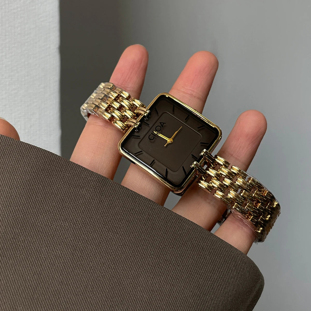 CILOA New Women's Dainty Light Luxury Quartz Watch - Compact, Waterproof