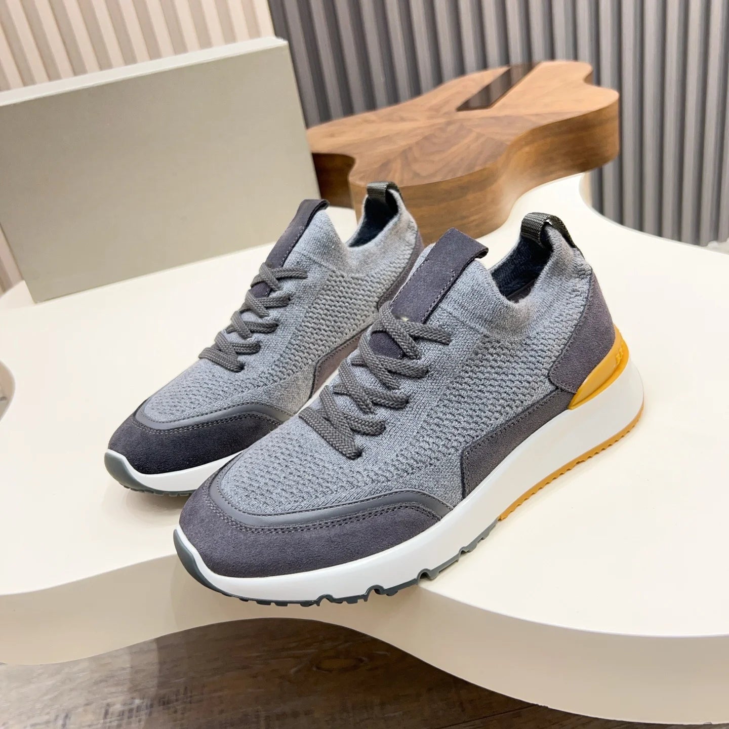 Men Women Sports Shoes New Trendy Male Treking Footwear Non-Slip Trainers Casual Shoes Outdoor Lace-Up Sneakers