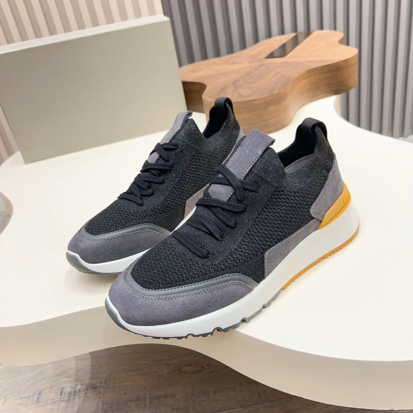 Men Women Sports Shoes New Trendy Male Treking Footwear Non-Slip Trainers Casual Shoes Outdoor Lace-Up Sneakers