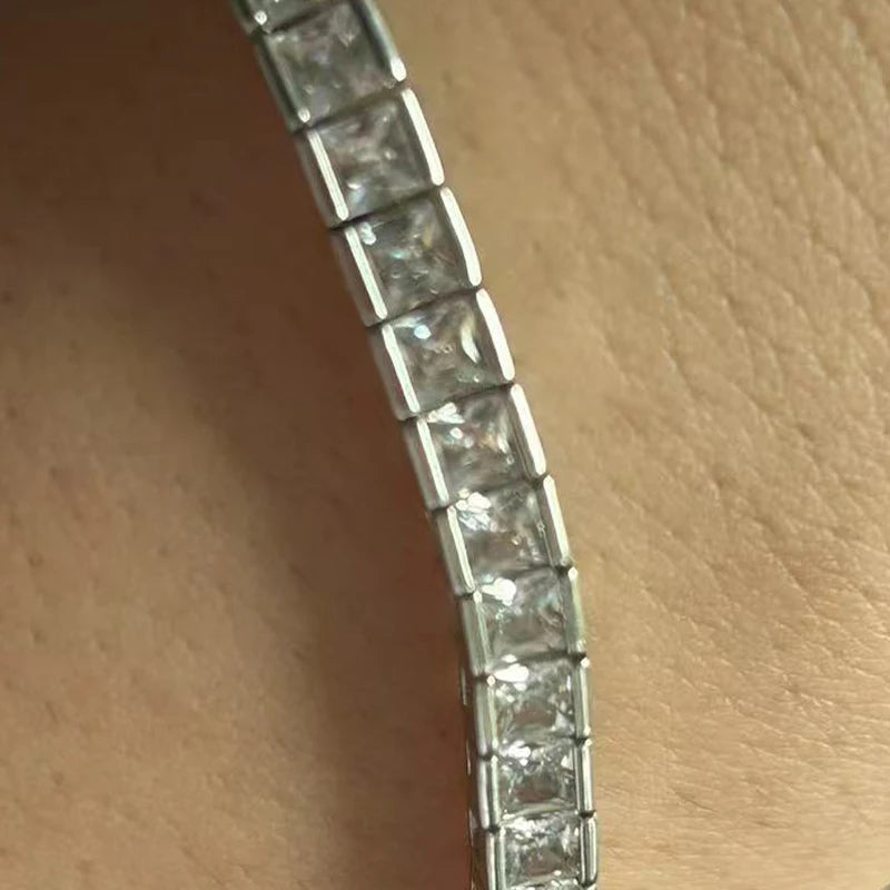 One stylish men's and women's bracelet made of 925 sterling silver, perfect for Mother's Day gift