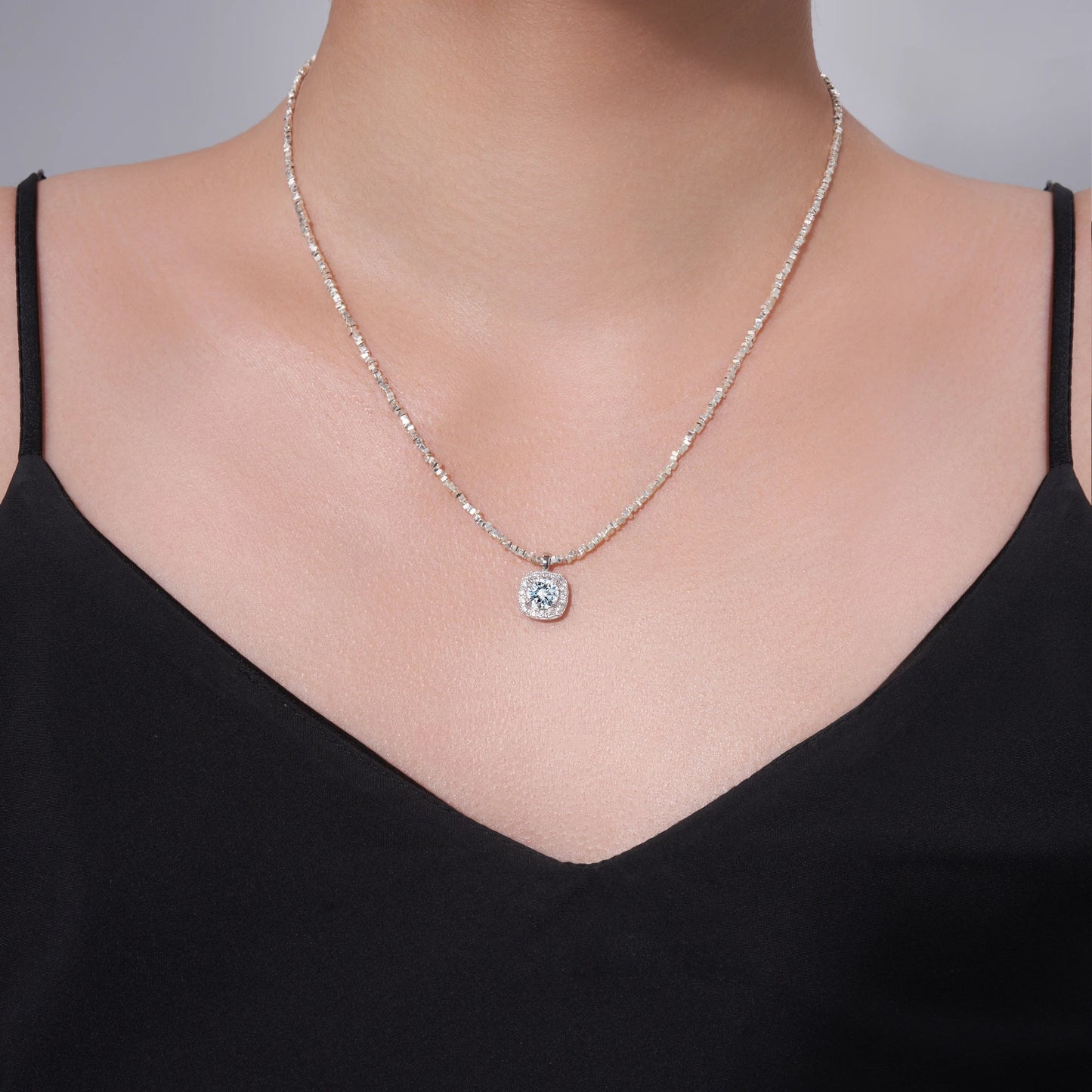 JIUZUAN Sparkling Moissanite Square Pendant Necklace S925 Silver Plated 18K White Gold Luxury Polished Moissanite Necklace