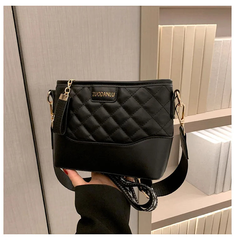Women's Bag 2025 Light Luxury New Simple Trendy Fashion Large Capacity Shoulder Messenger Bag Casual Commuter Bucket Bag