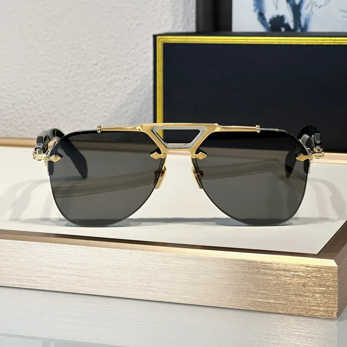 Fashion Sunglasses For Women and Men SIVEBRAND Style Anti-Ultraviolet Retro Plate Full Frame Special design Glasses Random Box