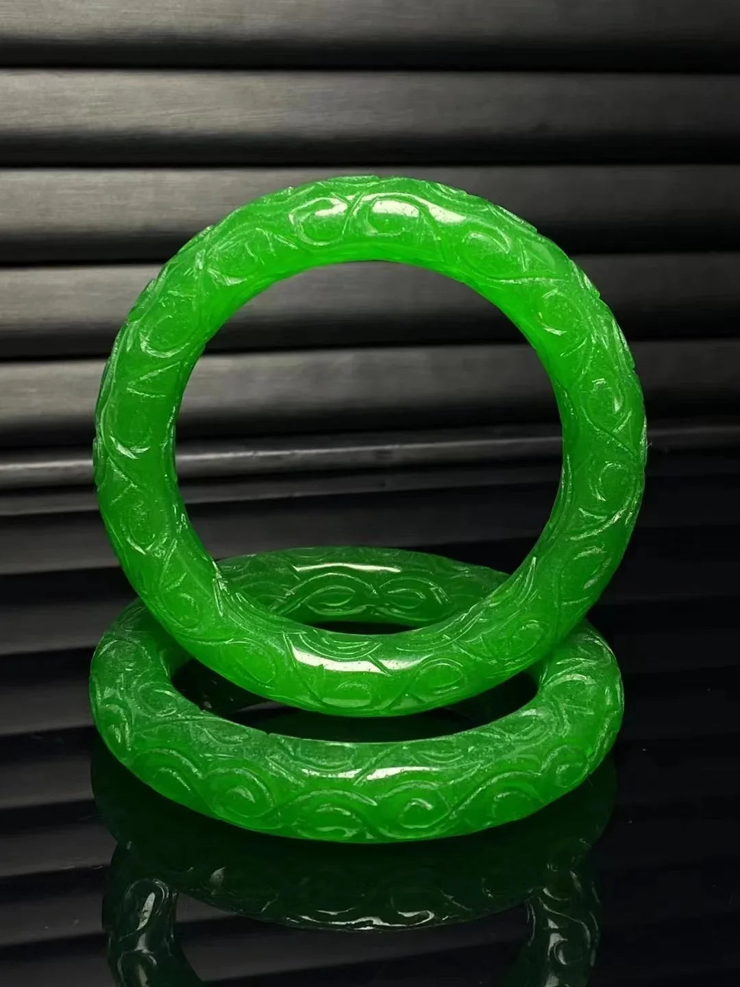 Natural Quartzite Hand Carved Bangle Lucky Bracelet for Women Boutique Emerald Fine Jewelry Accessory