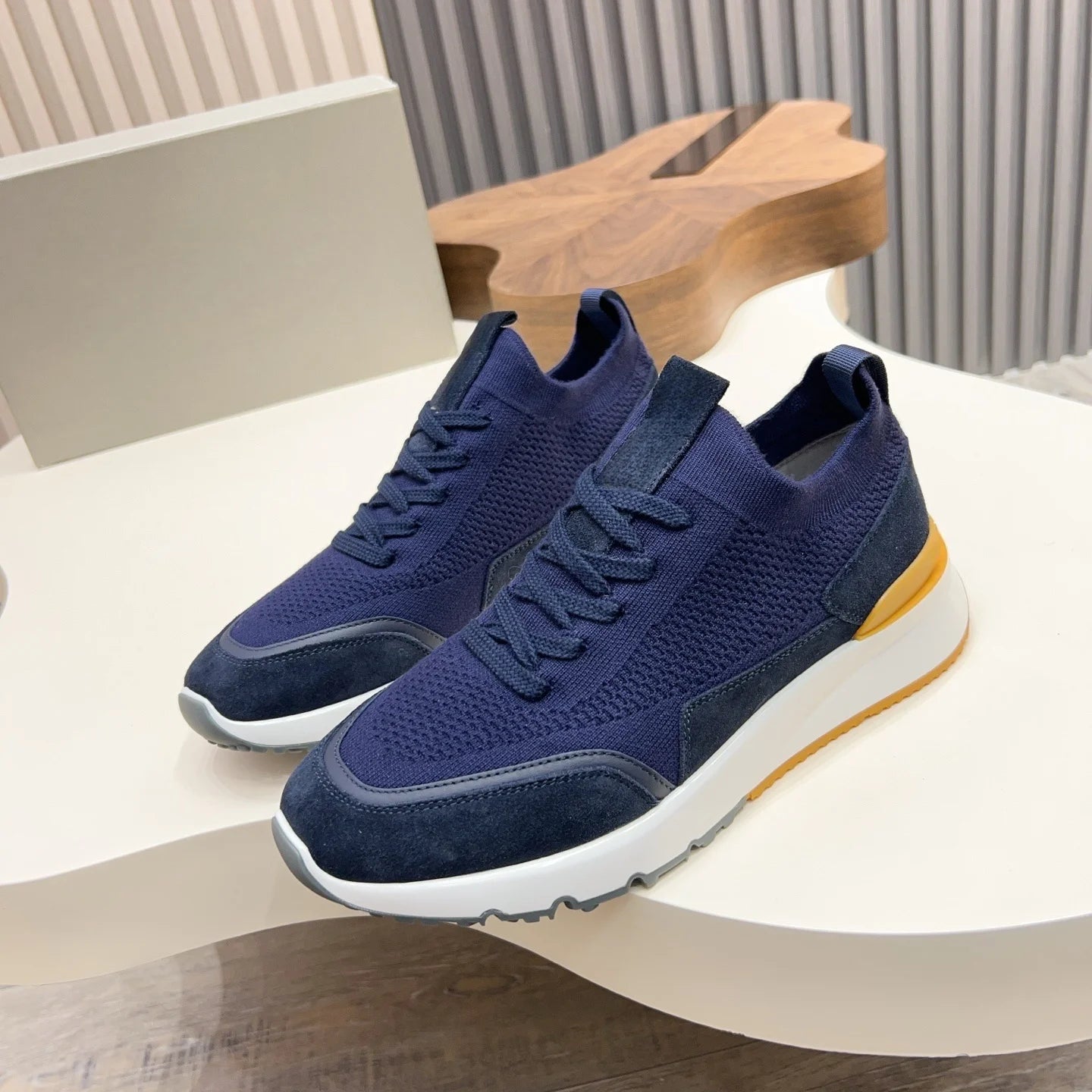 Men Women Sports Shoes New Trendy Male Treking Footwear Non-Slip Trainers Casual Shoes Outdoor Lace-Up Sneakers