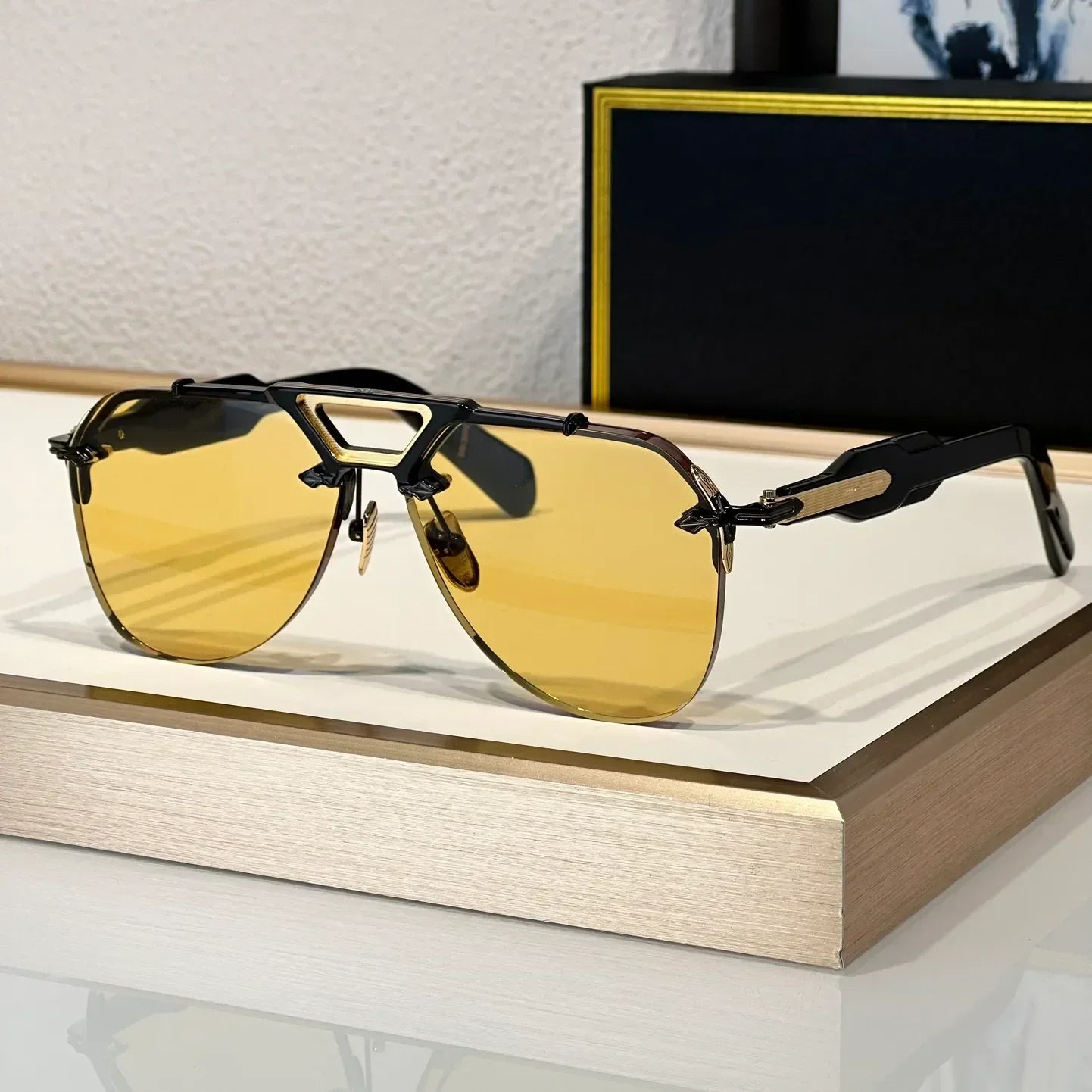 Fashion Sunglasses For Women and Men SIVEBRAND Style Anti-Ultraviolet Retro Plate Full Frame Special design Glasses Random Box