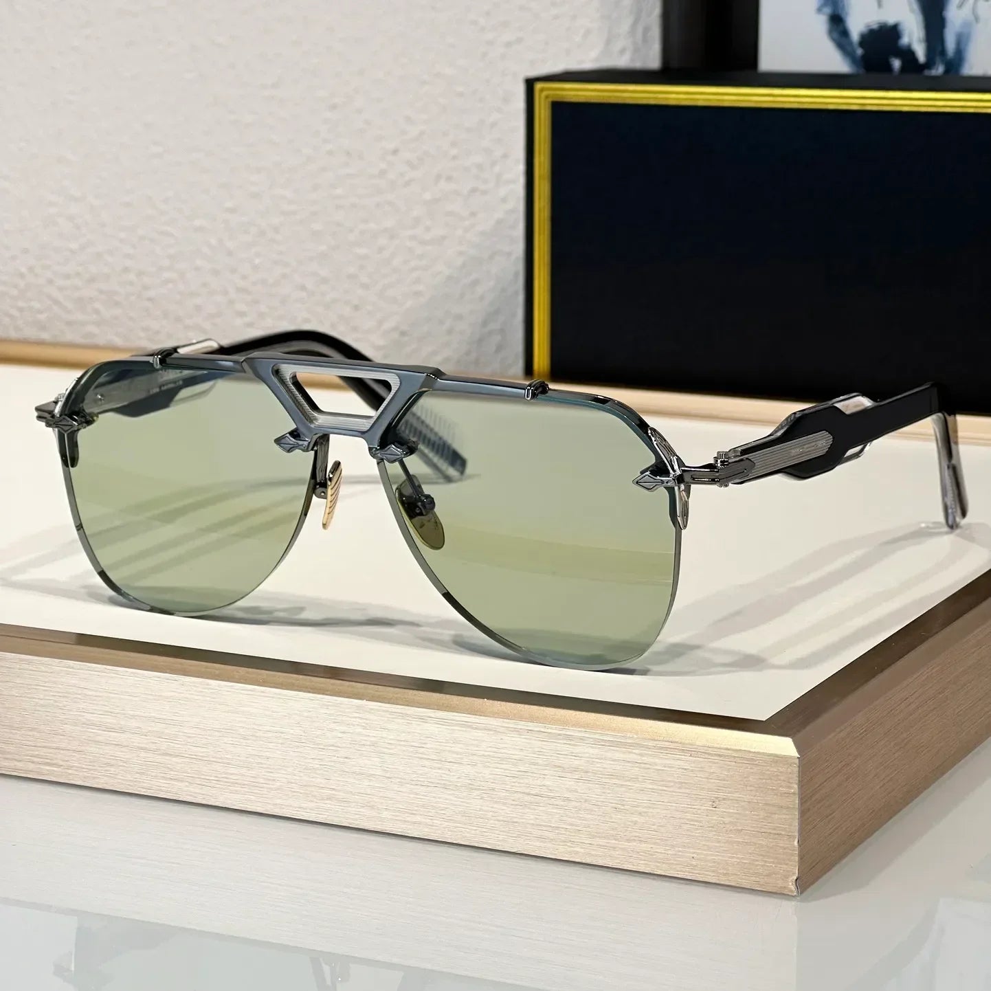 Fashion Sunglasses For Women and Men SIVEBRAND Style Anti-Ultraviolet Retro Plate Full Frame Special design Glasses Random Box