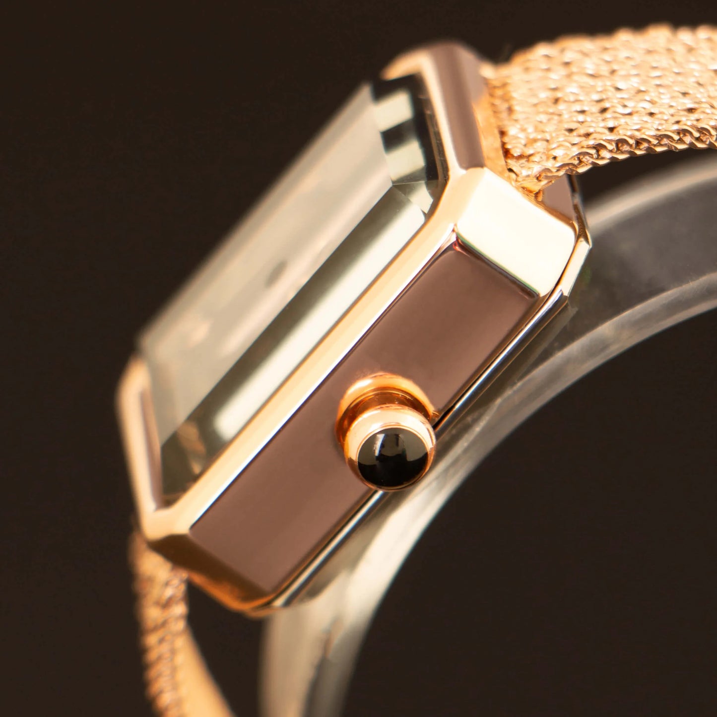 Women’s Luxury Quartz Watch – Gift Box, Zinc Alloy Case, Black Gem Crown, Stainless Steel Mesh Band, Daily & Business Wear