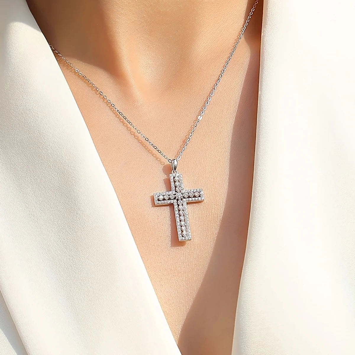 JIUZUAN S925 Silver Plated 18K Platinum Pendant Necklace Channel Set Cross Round Moissanite Diamond Wedding With Certificate