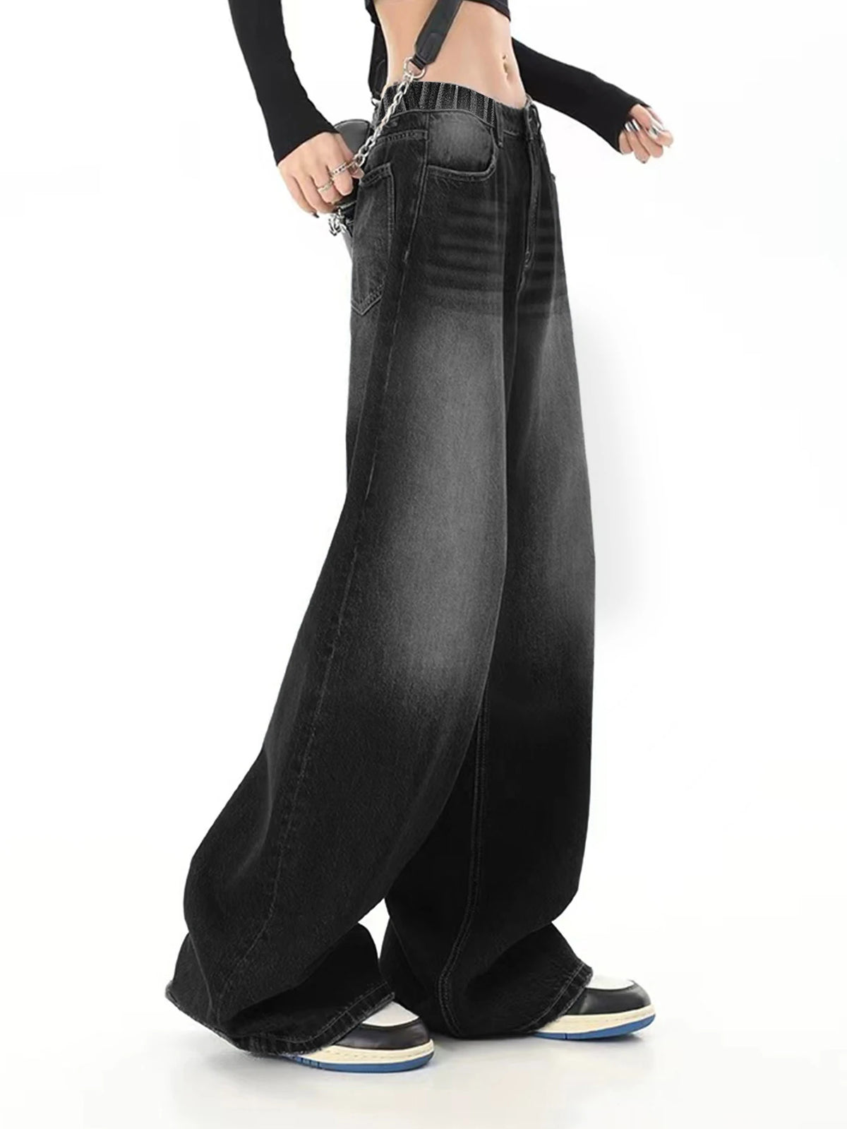 Vintage black washed loose straight-leg jeans for girls - a casual, long, wide-leg fashionable pants