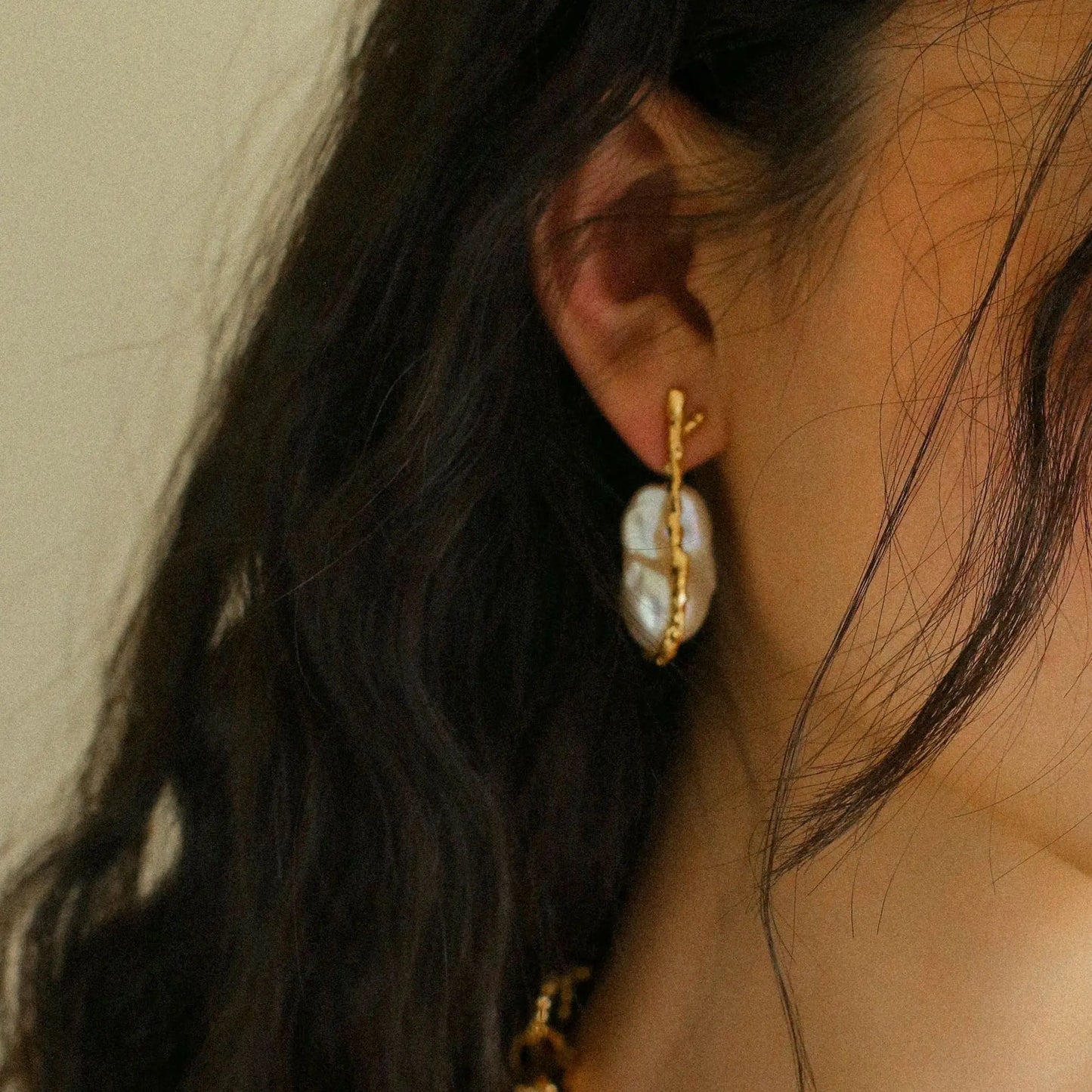 Aimgal Retro Natural Baroque Pearl Stud Earrings 925 Silver Ear Pin with 18K Gold Brass Plating Fine Jewelry with Branch Design