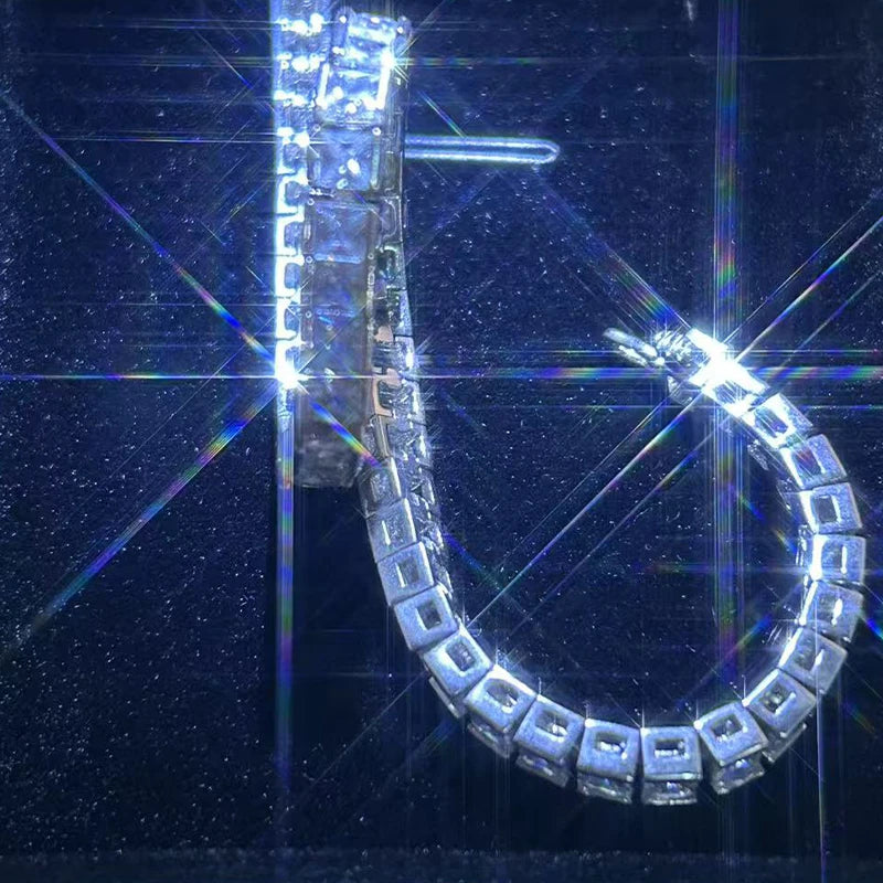 One stylish men's and women's bracelet made of 925 sterling silver, perfect for Mother's Day gift